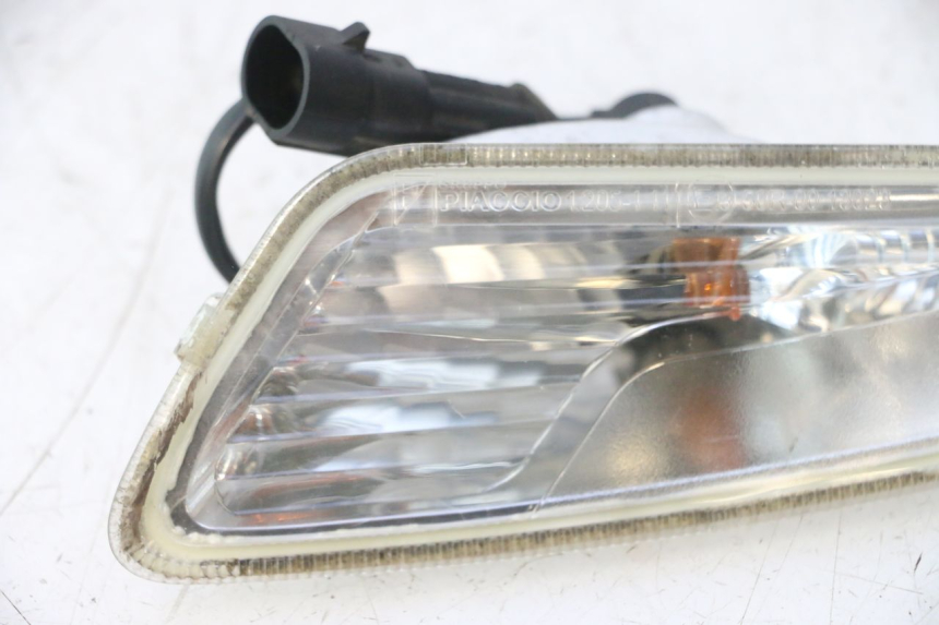 photo de RIGHT FRONT TURN SIGNAL PIAGGIO VESPA PRIMAVERA 2T 50 (2013 - 2018) - Checked used part