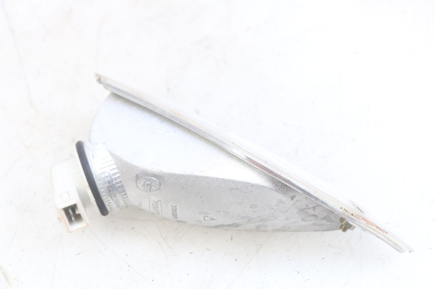 photo de RIGHT FRONT TURN SIGNAL PIAGGIO VESPA S 2T 50 (2007 - 2014) - Alternative perspective