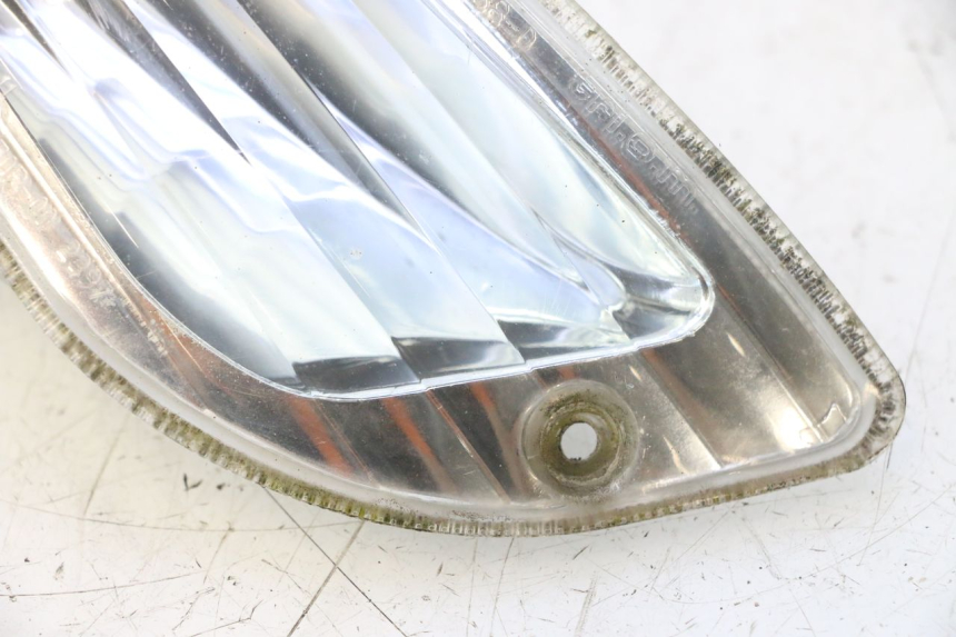 photo de RIGHT FRONT TURN SIGNAL PIAGGIO VESPA S 2T 50 (2007 - 2014) - Zoom on usage condition