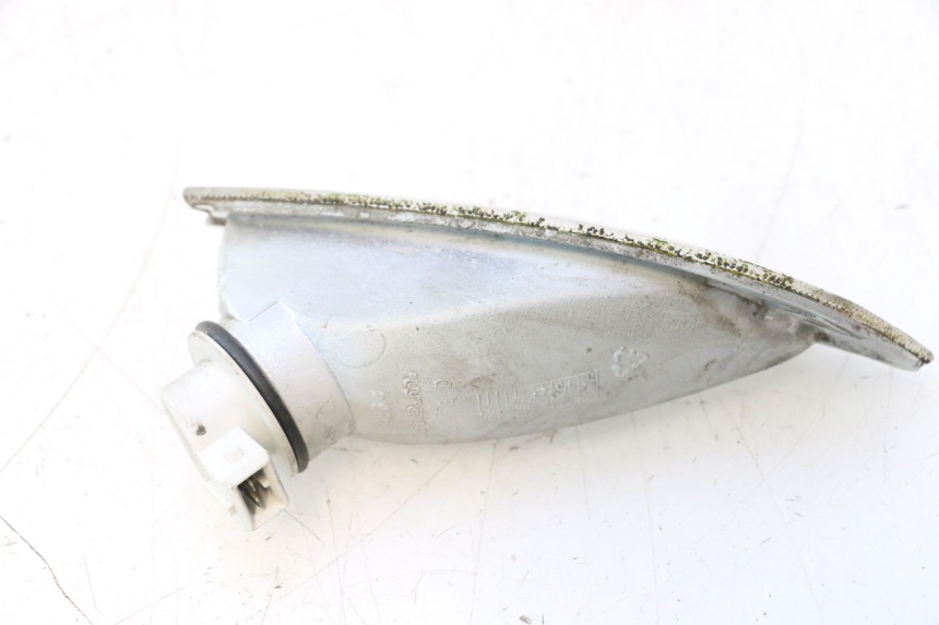 photo de RIGHT FRONT TURN SIGNAL PIAGGIO VESPA S 2T 50 (2007 - 2014) - Fixing points details