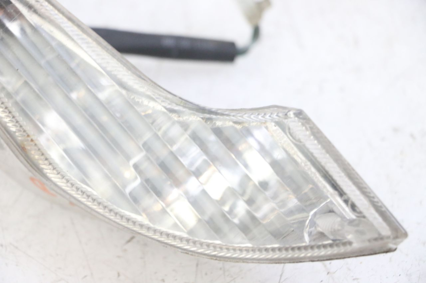 photo de FRONT RIGHT TURN SIGNAL PEUGEOT VIVACITY NEW 4T 50 (2008 - 2017) - Fixing points details