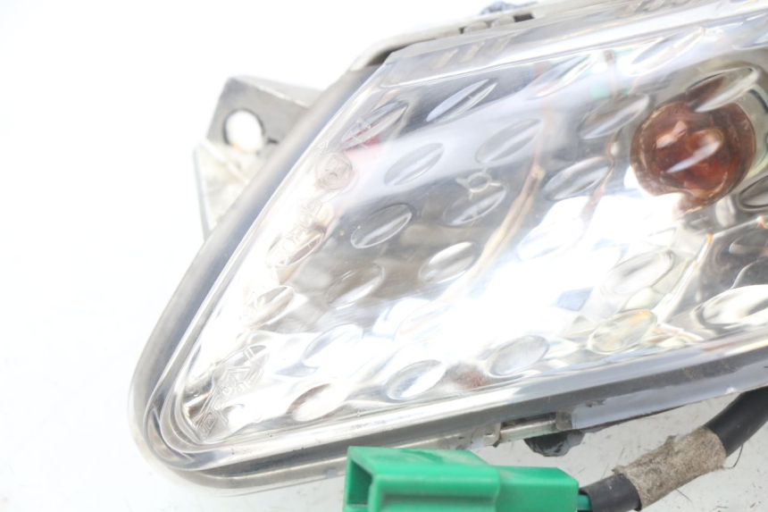 photo de RIGHT FRONT TURN SIGNAL YAMAHA XMAX X-MAX 125 (2006 - 2009) - Zoom on usage condition