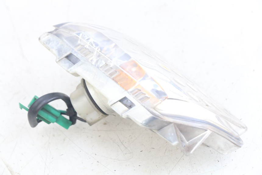 photo de RIGHT FRONT TURN SIGNAL YAMAHA X-MAX XMAX 250 (2006 - 2009) - Alternative perspective