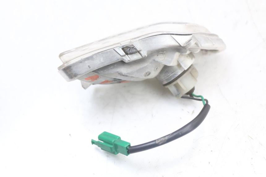 photo de RIGHT FRONT TURN SIGNAL YAMAHA X-MAX XMAX 250 (2006 - 2009) - Alternative perspective