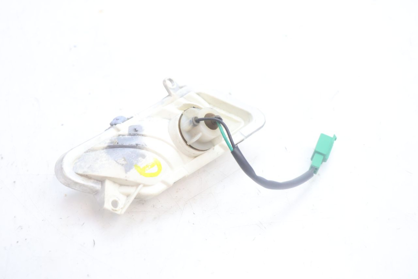 photo de RIGHT FRONT TURN SIGNAL YAMAHA XMAX X-MAX 125 (2006 - 2009) - Alternative perspective