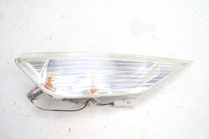 photo de FRONT RIGHT TURN SIGNAL PIAGGIO X8 STREET 125 (2006 - 2007) - Main view