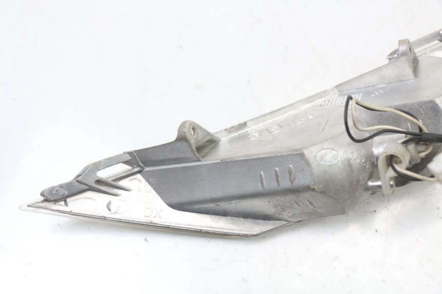 photo de RIGHT FRONT TURN SIGNAL PIAGGIO X8 125 (2004 - 2007) - Technical close-up