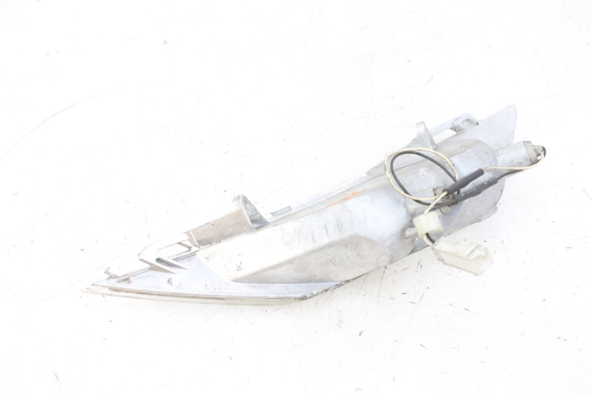 photo de RIGHT FRONT TURN SIGNAL PIAGGIO X8 125 (2004 - 2007) - Surface and material condition