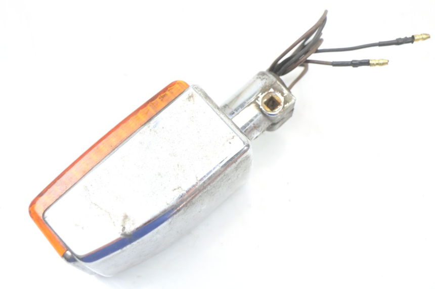 photo de FRONT RIGHT TURN SIGNAL YAMAHA XJ F 900 (1983 - 1994) - Alternative perspective