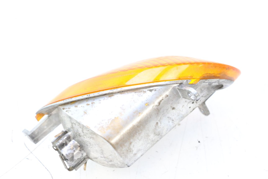 photo de FRONT RIGHT TURN SIGNAL YAMAHA YP MAJESTY 125 (1998 - 2001) - Alternative perspective