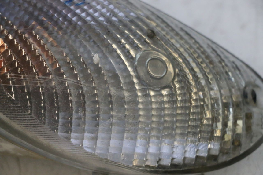 photo de FRONT RIGHT TURN SIGNAL YAMAHA YP MAJESTY 125 (2002 - 2006) - Zoom on usage condition