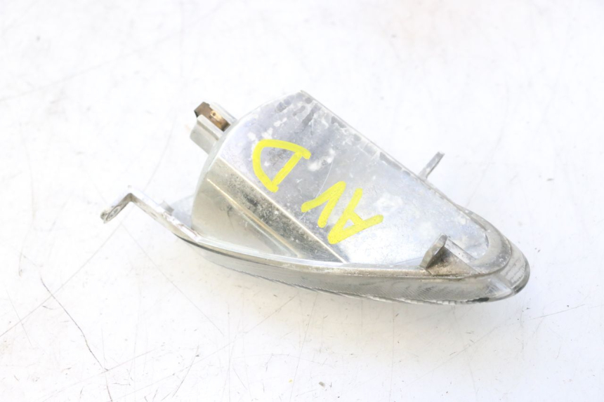 photo de FRONT RIGHT TURN SIGNAL YAMAHA YP MAJESTY 125 (2002 - 2006) - Technical close-up