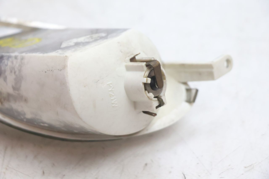 photo de FRONT RIGHT TURN SIGNAL YAMAHA YP MAJESTY 125 (2002 - 2006) - Product overview