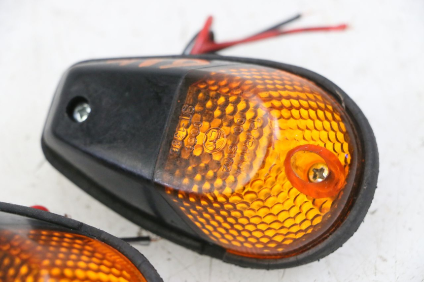 photo de FRONT TURN SIGNAL YAMAHA FJ 36Y 1100 (1984 - 1985) - Surface and material condition