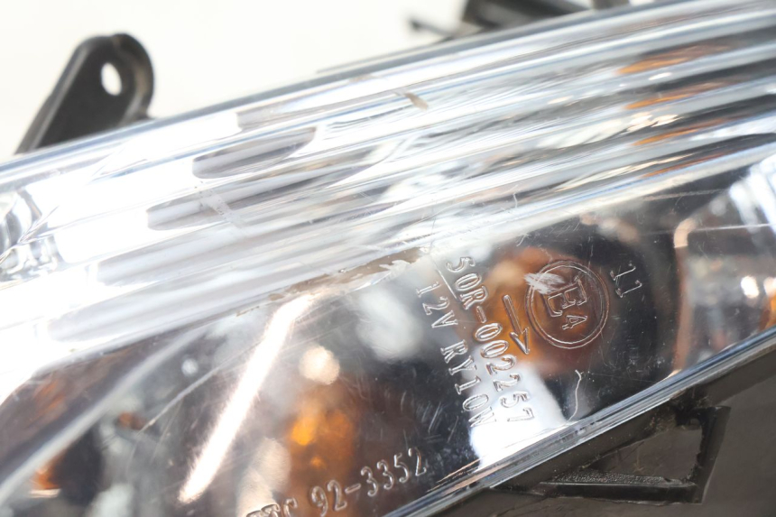 photo de LEFT FRONT TURN SIGNAL KYMCO AGILITY 16+ 4T 50 (2018 - 2023) - Alternative perspective