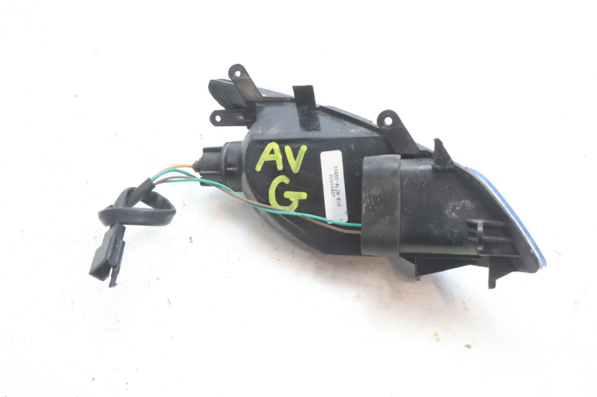 photo de LEFT FRONT TURN SIGNAL KYMCO AGILITY 16+ 4T 50 (2018 - 2023) - Technical close-up