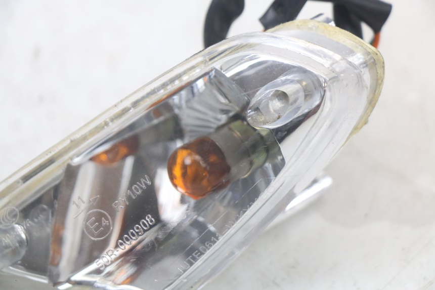 photo de LEFT FRONT TURN SIGNAL KYMCO AGILITY 4T 50 (2018 - 2022) - Zoom on usage condition
