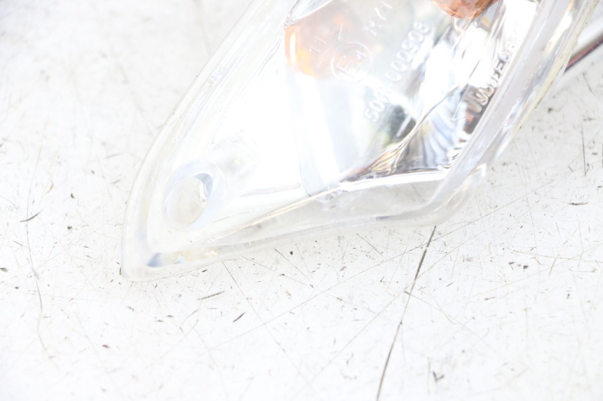 photo de LEFT FRONT TURN SIGNAL KYMCO AGILITY 4T 50 (2018 - 2022) - Surface and material condition