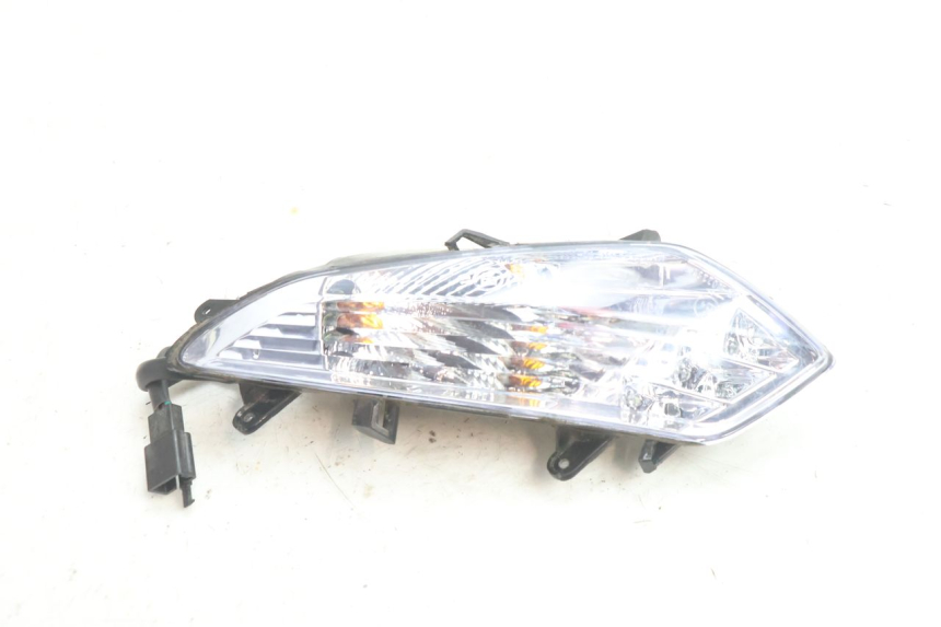 photo de FRONT LEFT TURN SIGNAL KYMCO AGILITY CITY 16P 125 (2015 - 2024) - Zoom on usage condition