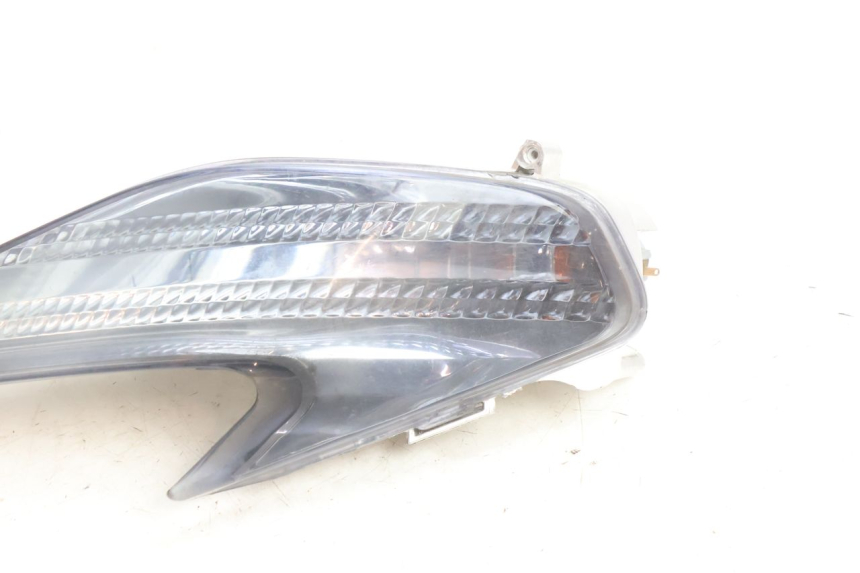 photo de FRONT LEFT TURN SIGNAL APRILIA ATLANTIC S 125 (2010 - 2013) - Zoom on usage condition