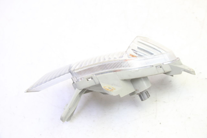 photo de LEFT FRONT TURN SIGNAL SUZUKI BURGMAN 125 (2007 - 2014) - Zoom on usage condition