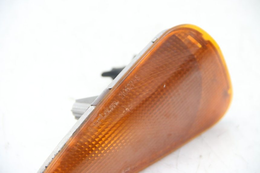 photo de LEFT FRONT TURN SIGNAL BMW C1 125 (2000 - 2003) - Technical close-up