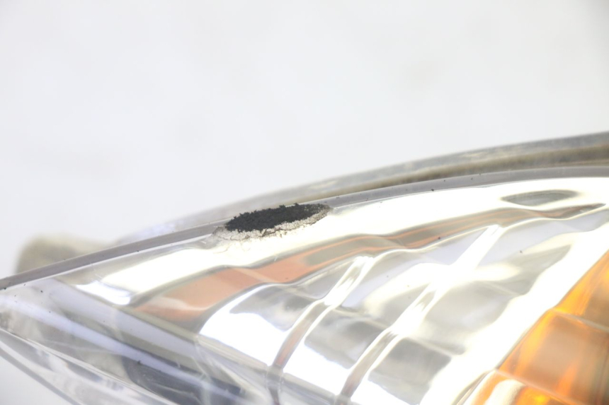 photo de LEFT FRONT TURN SIGNAL YAMAHA CYGNUS X INJECTION 125 (2007 - 2013) - Zoom on usage condition