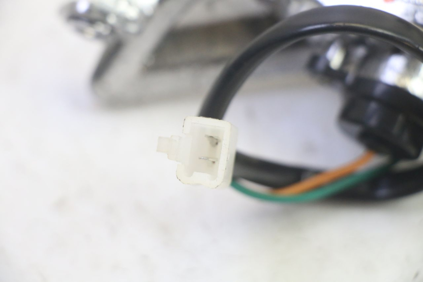 photo de FRONT LEFT TURN SIGNAL BTC FELICE SPORT 50 - Alternative perspective