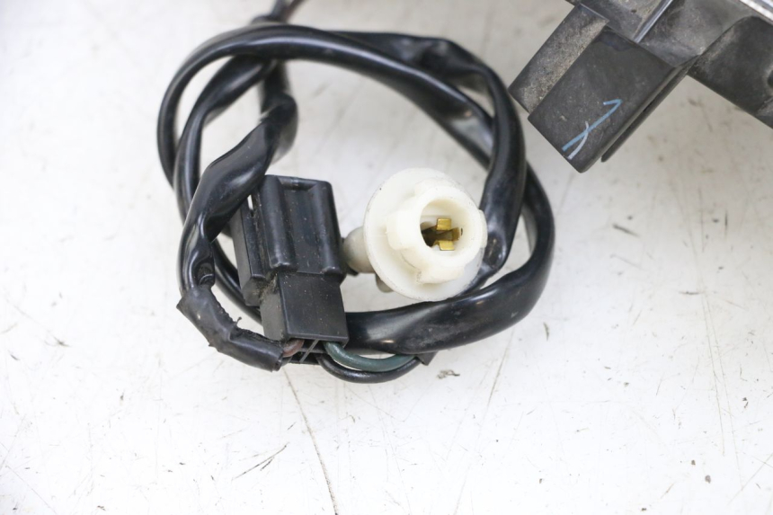 photo de FRONT LEFT TURN SIGNAL MBK FLIPPER 115 (2013 - 2017) - Fixing points details