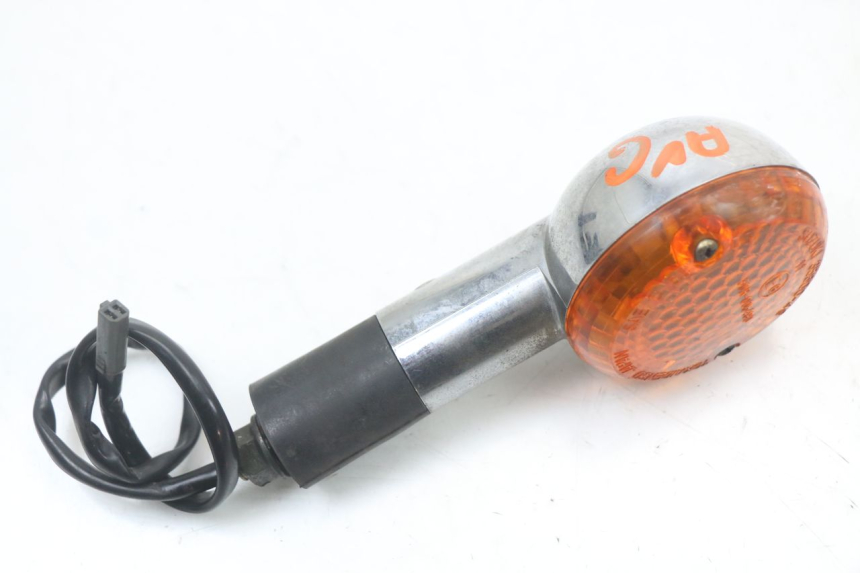 photo de FRONT LEFT TURN SIGNAL  SUZUKI GZ MARAUDER 125 (1998 - 2004) - Zoom on usage condition