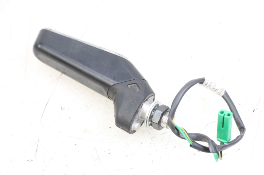 photo de FRONT LEFT TURN SIGNAL HUSQVARNA SVARTPILEN 401 (2018 - 2023) - Alternative perspective