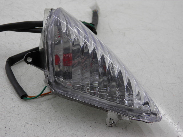 photo de FRONT LEFT TURN SIGNAL  JM MOTOR S-MAX 125 (2010 - 2014) - Zoom on usage condition