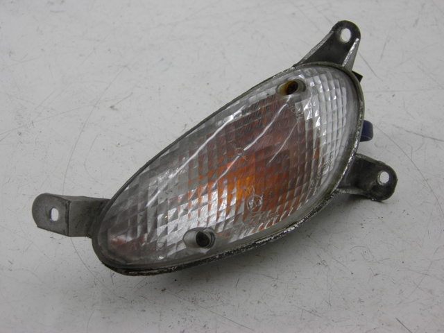 photo de FRONT LEFT TURN SIGNAL  KYMCO SPACER 50 (1998 - 2009) - Zoom on usage condition