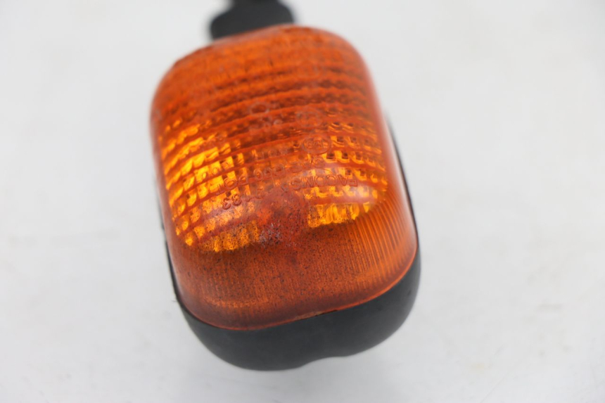 photo de LEFT FRONT TURN SIGNAL PEUGEOT LUDIX 50 (2005 - 2007) - Zoom on usage condition