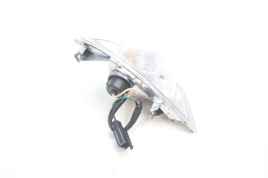 photo de FRONT LEFT TURN SIGNAL  SYM MIO 50 (2005 - 2010) - Alternative perspective