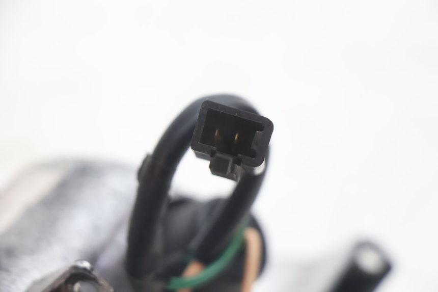 photo de FRONT LEFT TURN SIGNAL  SYM MIO 50 (2005 - 2010) - Fixing points details