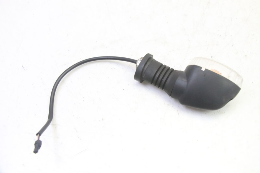 photo de FRONT LEFT TURN SIGNAL PIAGGIO MP3 RL 250 (2006 - 2010) - Alternative perspective