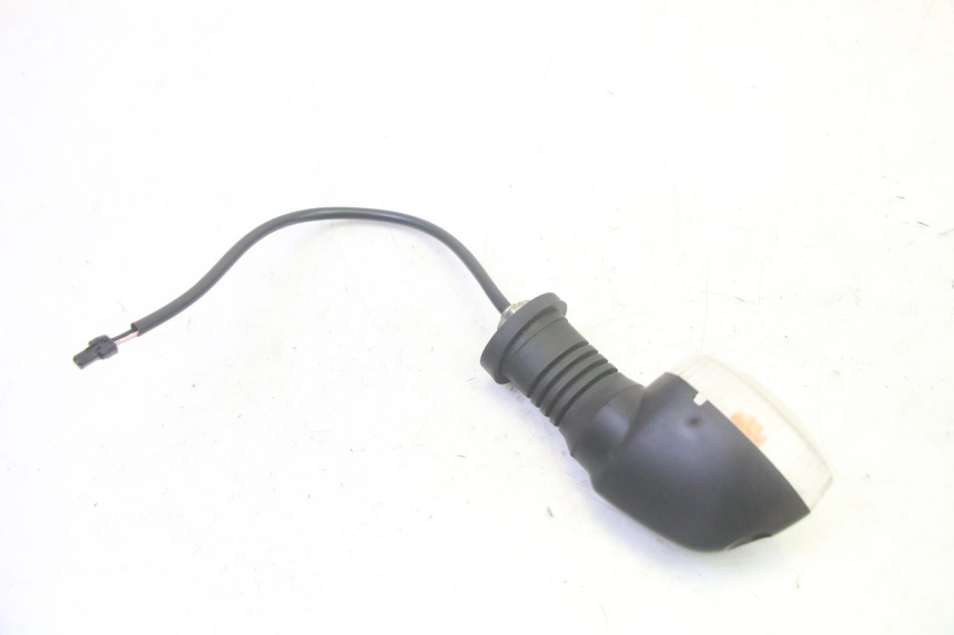 photo de FRONT LEFT TURN SIGNAL PIAGGIO MP3 RL 250 (2006 - 2010) - Alternative perspective