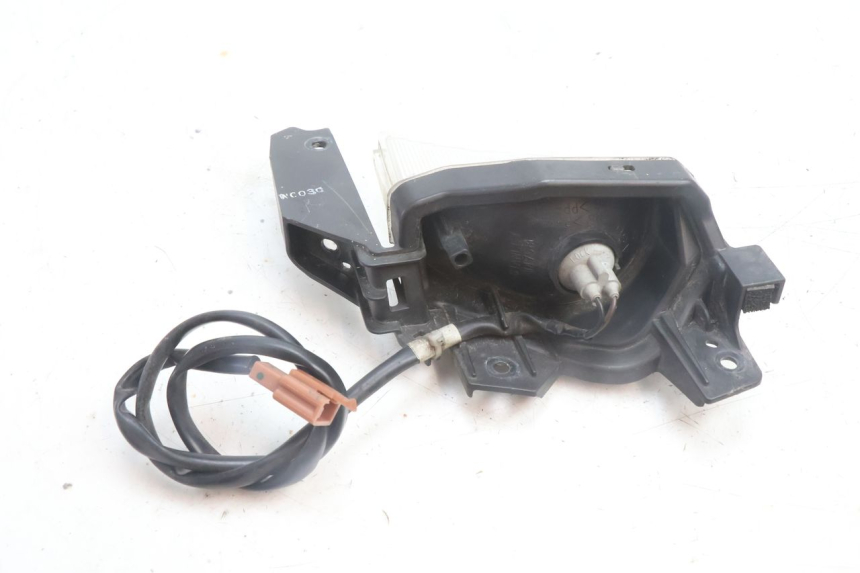 photo de FRONT LEFT TURN SIGNAL YAMAHA N-MAX NMAX 125 (2021 - 2024) - Product overview