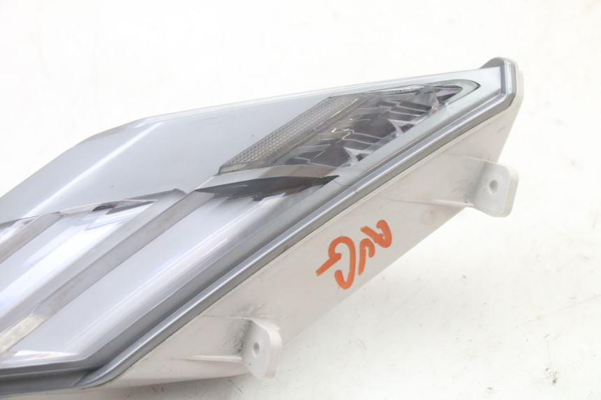 photo de FRONT LEFT TURN SIGNAL PEUGEOT TWEET 4T 50 (2023 - 2025) - Zoom on usage condition