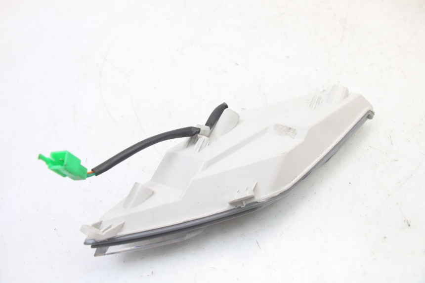 photo de FRONT LEFT TURN SIGNAL PEUGEOT TWEET 4T 50 (2023 - 2025) - Fixing points details