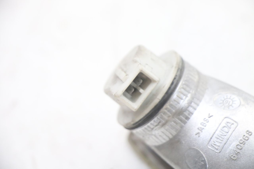 photo de FRONT LEFT TURN SIGNAL PIAGGIO VESPA LX IE 125 (2010 - 2012) - Surface and material condition