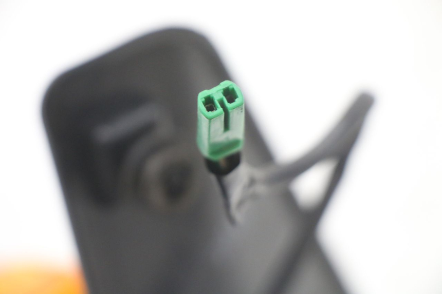 photo de FRONT LEFT TURN SIGNAL ROYAL ENFIELD HYMALAYAN 410 (2016 - 2023) - Technical close-up