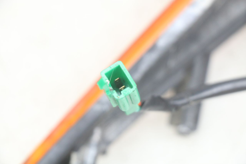 photo de LEFT FRONT TURN SIGNAL HONDA SCV LEAD 100 (2003 - 2007) - Surface and material condition