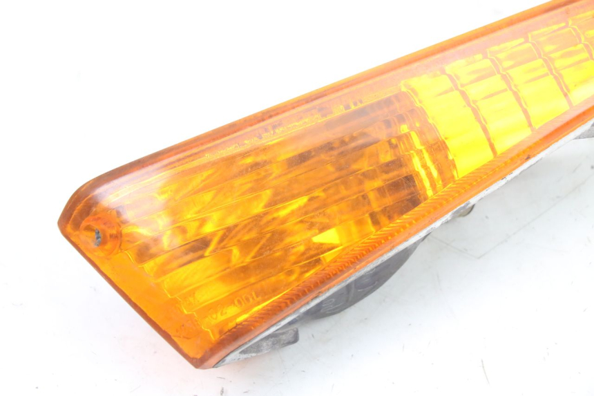 photo de LEFT FRONT TURN SIGNAL HONDA SCV LEAD 100 (2003 - 2007) - Component detail