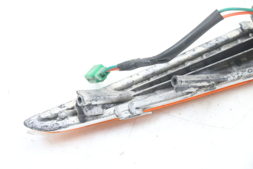 photo de LEFT FRONT TURN SIGNAL HONDA SCV LEAD 100 (2003 - 2007) - Fixing points details