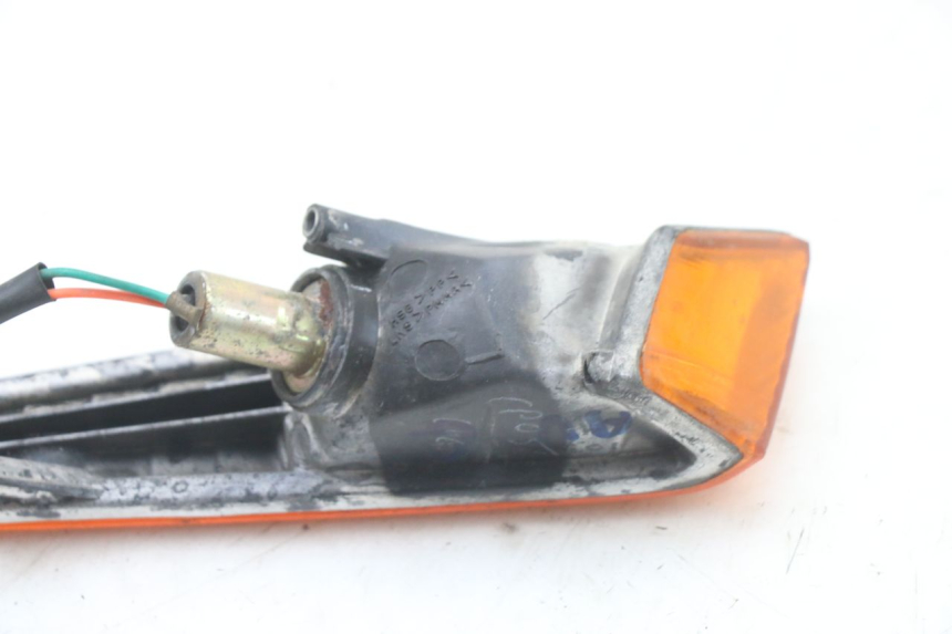 photo de LEFT FRONT TURN SIGNAL HONDA SCV LEAD 100 (2003 - 2007) - Surface and material condition
