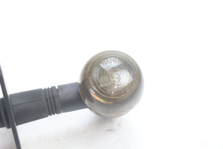 photo de FRONT LEFT TURN SIGNAL MASH SEVENTY FIVE 125 (2013 - 2021) - Zoom on usage condition