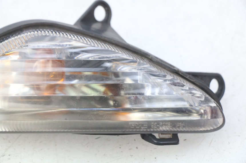 photo de LEFT FRONT TURN SIGNAL SUZUKI SIXTEEN 125 (2008 - 2010) - Alternative perspective
