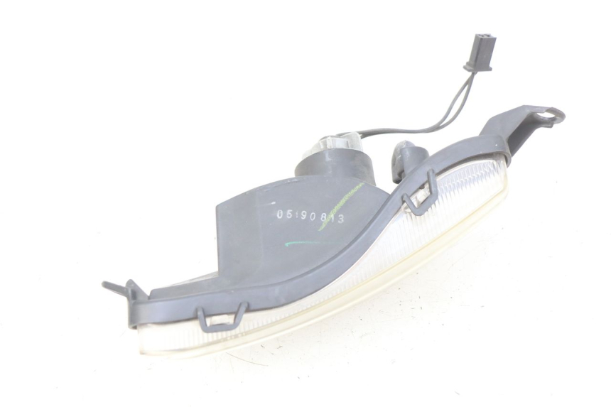 photo de LEFT FRONT TURN SIGNAL SUZUKI SIXTEEN 125 (2008 - 2010) - Technical close-up